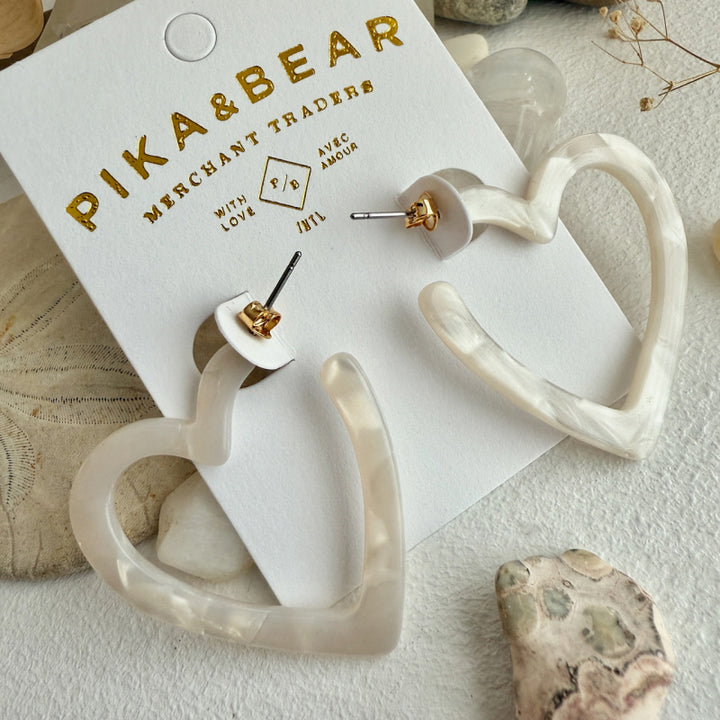 Boucles d'oreilles créoles cœur en acétate Pika & Bear "Wilson"