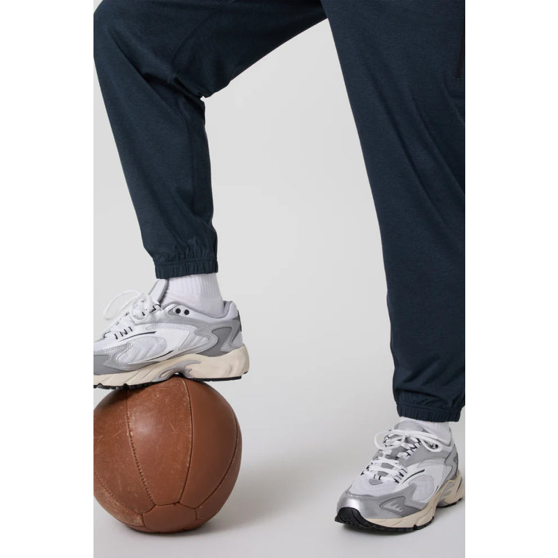 Vuori Men's Sunday Performance Sweat 28"